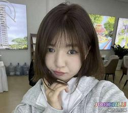  酒店新操超嫩小黄毛刚开始还挺装一摸小水流流出来了