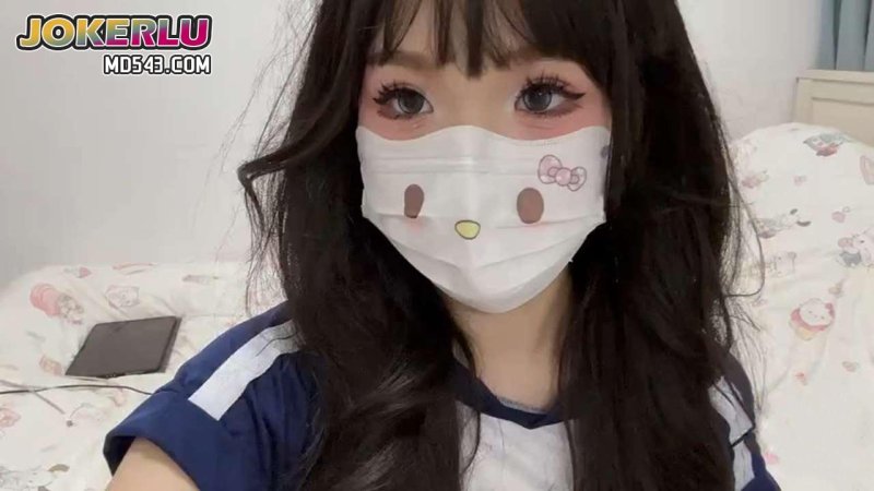  哥哥在打飞机我跑到哥哥房间门口自慰被发现